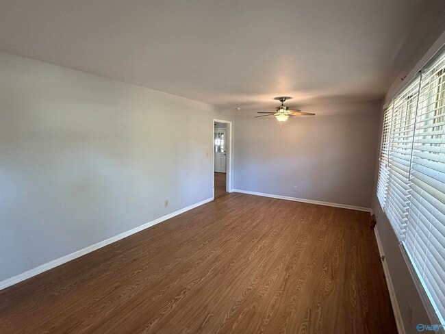 Building Photo - 300 McAlpine Dr SE