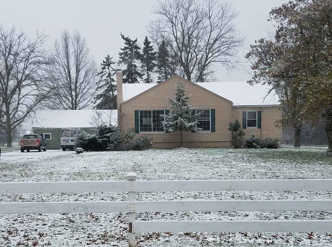 Foto principal - 10371 Albion Rd