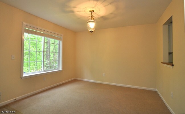 Building Photo - 105 Riveredge Dr