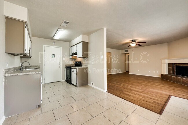 Foto del edificio - 7113 Edinburg Dr