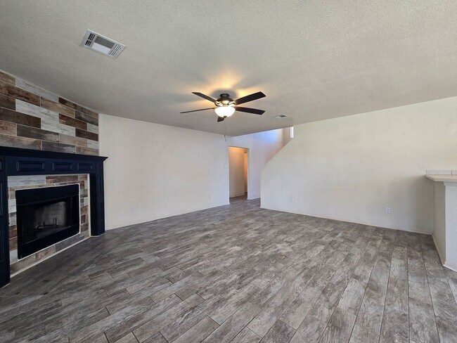 Building Photo - $500 OFF THE FIRST FULL MONTH OF RENT!!  - AVAILABLE NOW!