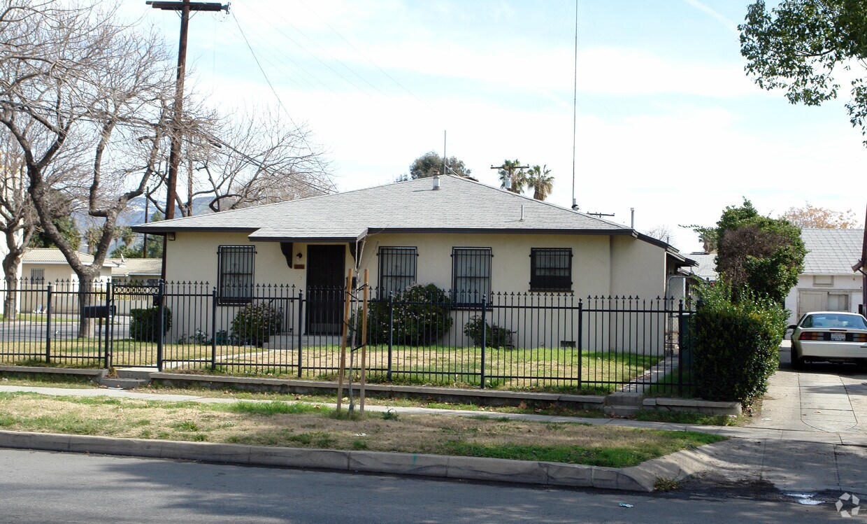 Building Photo - 107 E 16th St