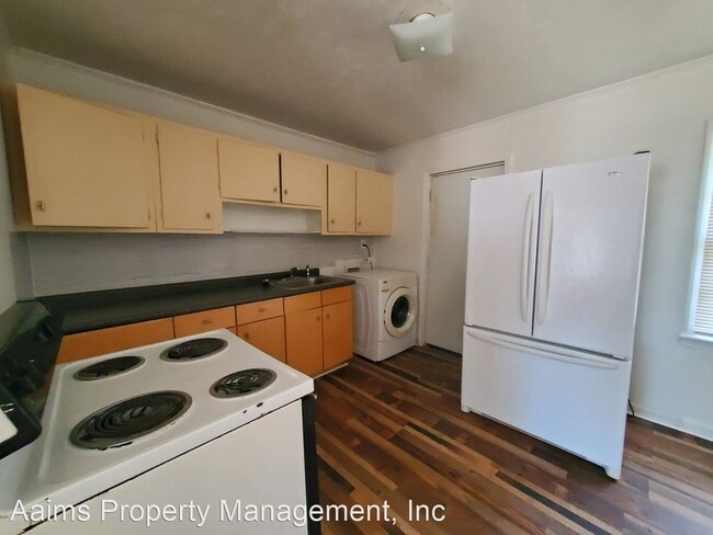 Building Photo - 2 br, 1 bath House - 211 South 5th Street