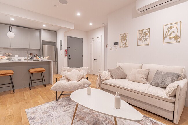 Foto del edificio - 248 Schaefer St