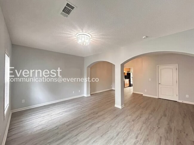 Foto del edificio - 8669 Thomas Rd