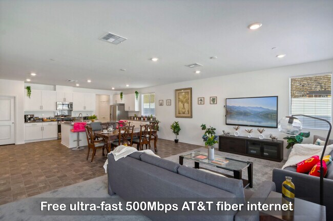 Se incluye conexión Wi-Fi de alta velocidad de 500 Mbps, ideal para quienes trabajan desde casa e incluso para grupos grandes. - 30153 Truckee Cir