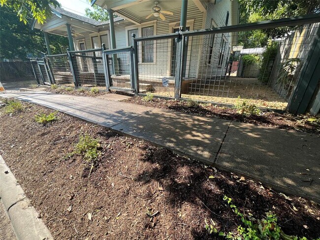 Foto del edificio - 207 W 45th St