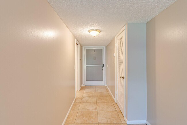 Building Photo - 1166 6th Ave