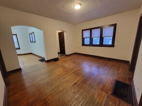 Building Photo - 1034 E Madison St