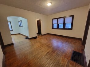 Building Photo - 1034 E Madison St