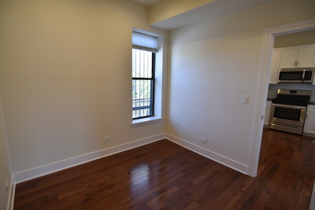 Building Photo - 4643 N Malden St