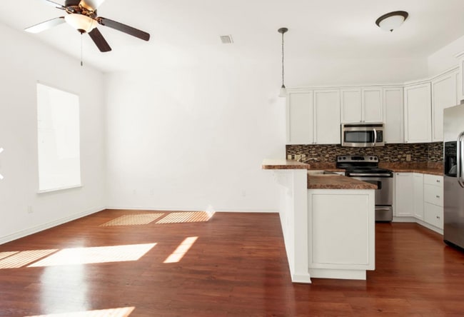 Building Photo - 7221 Quail Hollow Dr