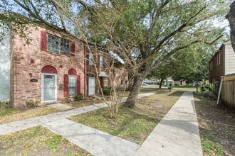 Building Photo - 7950 Grove Ridge Dr