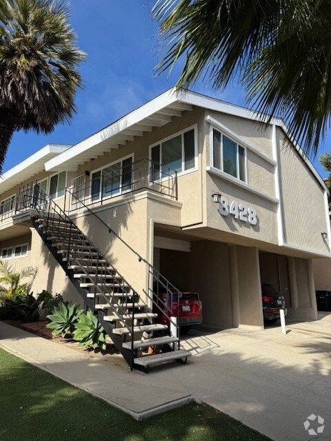 Building Photo - 8428 Gulana Ave