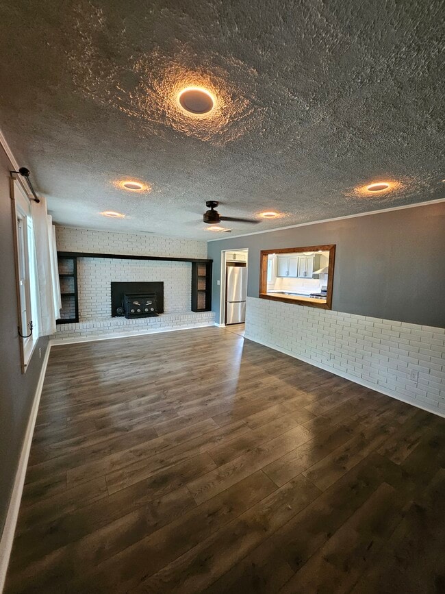 Building Photo - 6569 Graf Dr