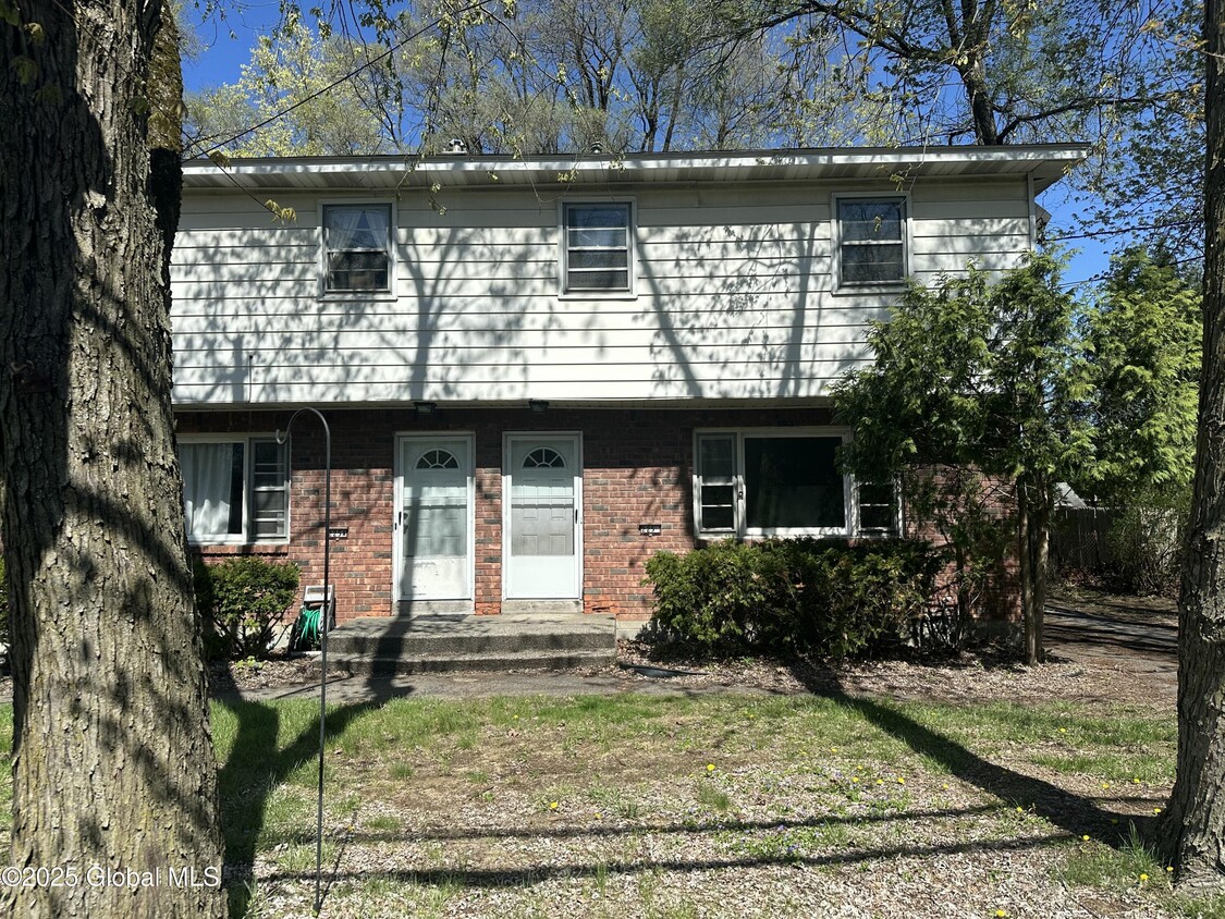 Primary Photo - 225 B Osborne Rd