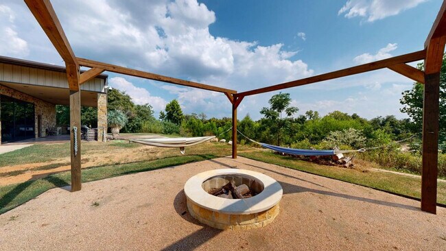 Foto del edificio - 8261 Nemec Ln