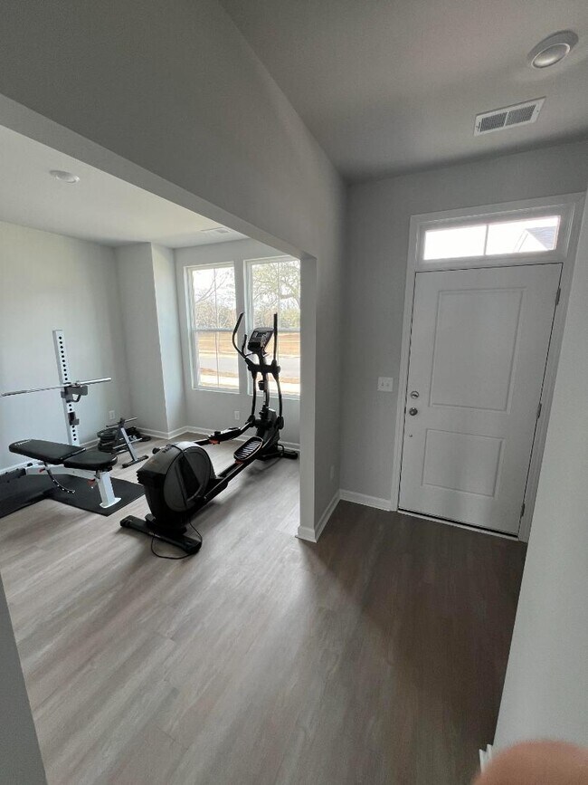 Building Photo - 147 Pine Gate Dr