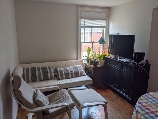 Sala común - 927 E State St