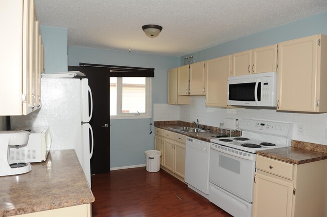 Building Photo - 7105 93 St