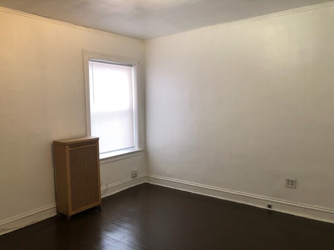 Building Photo - 6841 S Prairie Ave