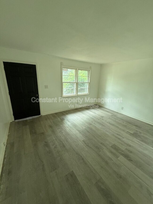 Building Photo - 4158 Log Cabin Dr