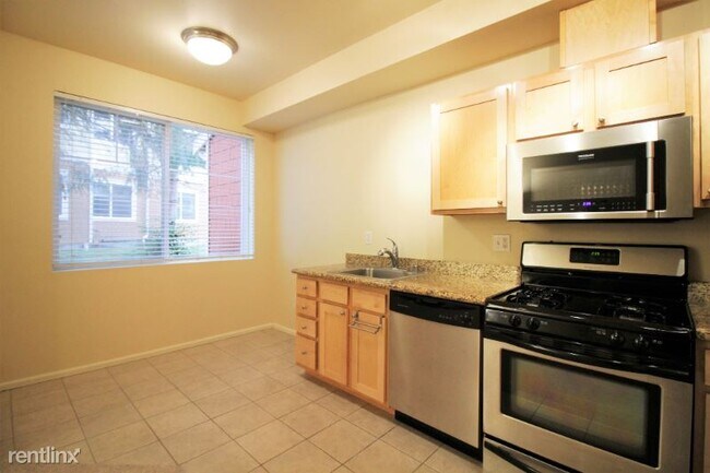 Foto del edificio - Studio, 1 bath Condo - 501 225TH LN NE