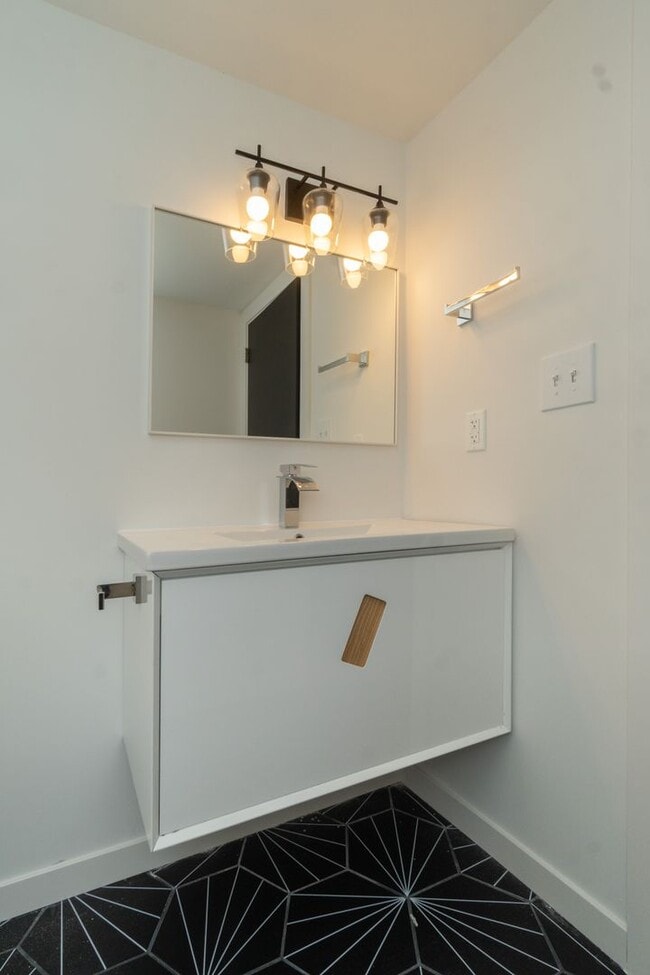 Photo - 6602 Lansdowne Ave Apartment