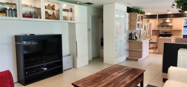 Foto del edificio - 4871 SW 103rd Ave