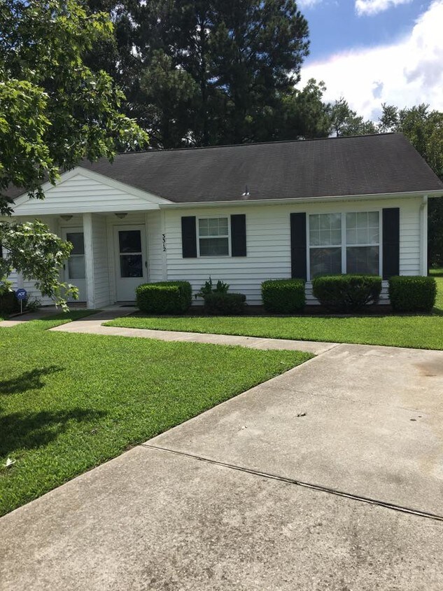 3312 Chris St, Kinston, NC 28504 3312 Chris St Kinston, NC
