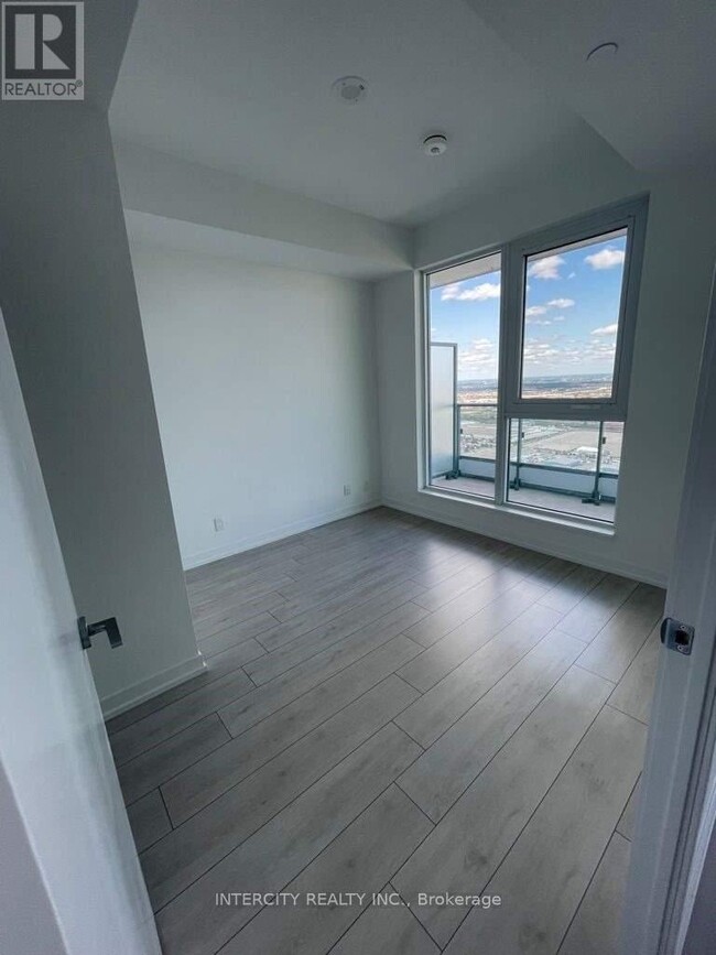 Photo du bâtiment - 950 Portage Pkwy