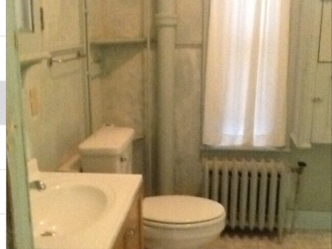 Baño - 1029 Downer Ave