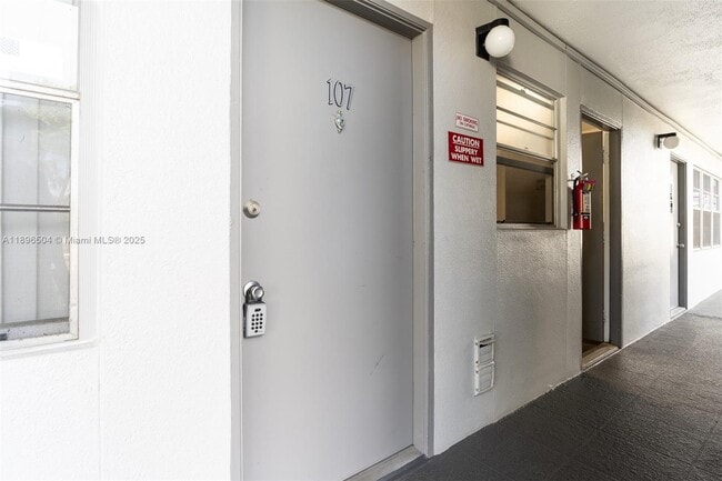 Foto del edificio - 400 SW 134th Way