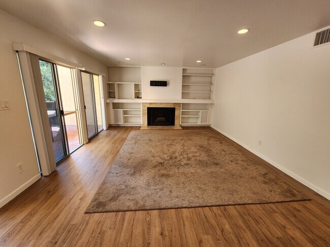 Building Photo - 5267 Coldwater Canyon Ave