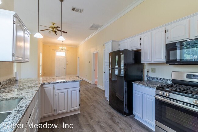 Building Photo - 3 br, 1.5 bath House - 1211 South Main Avenue