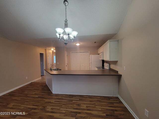 Building Photo - 421 Nordhoff St