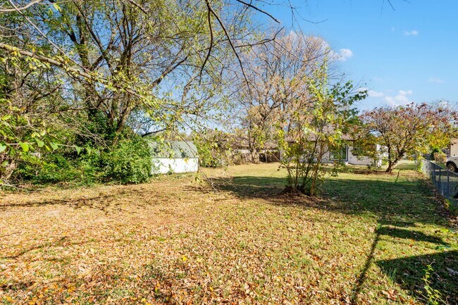 Foto del edificio - 1621 N Hillcrest Ave