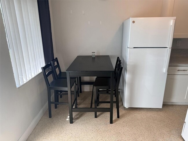 Foto del edificio - 2431 NE 18th St