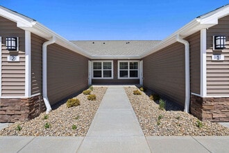 Building Photo - Redwood Vandalia