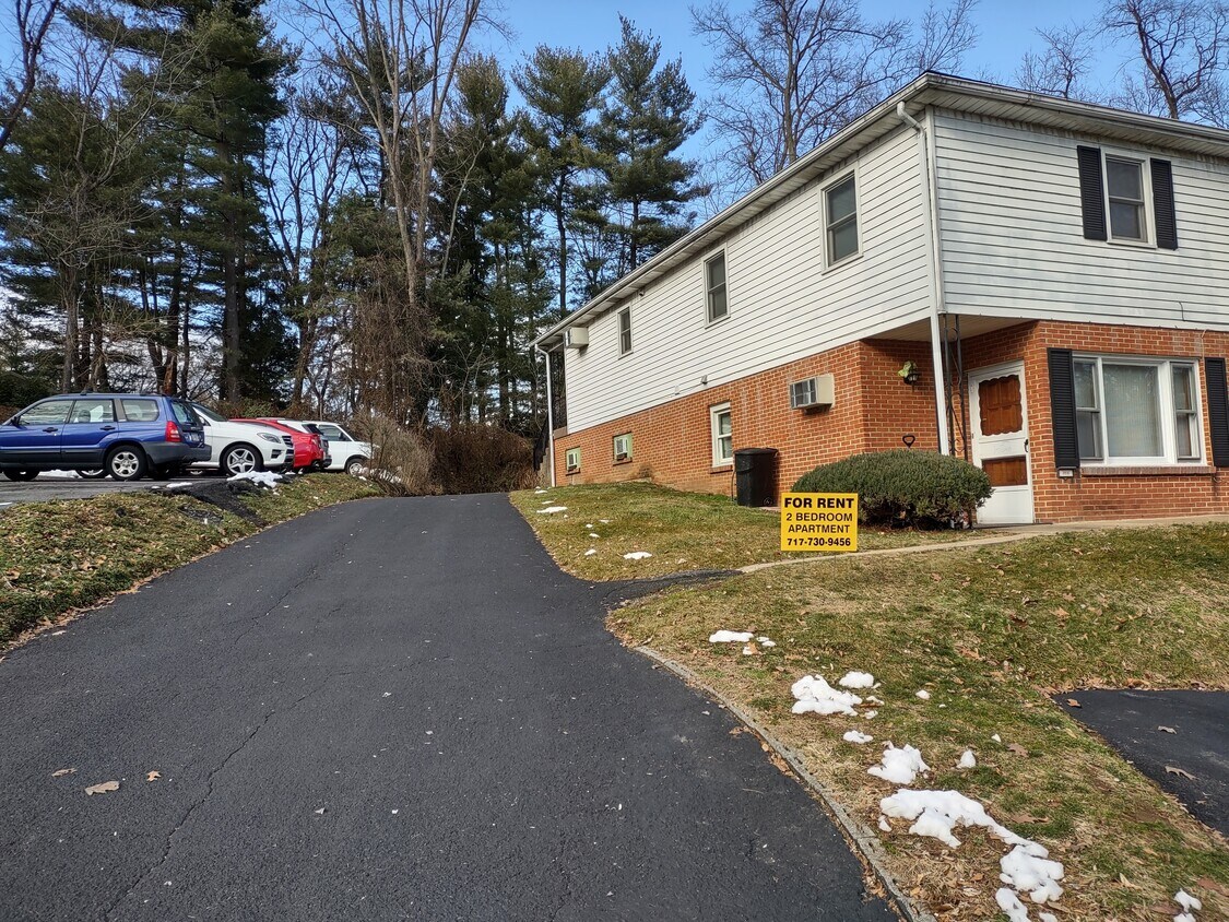 DRIVE TO REAR LOT - 601 Mallard Rd