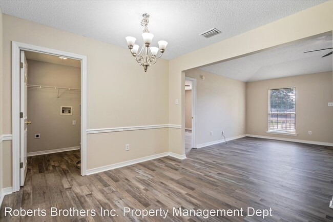 Foto del edificio - 3 br, 2 bath House - 6596 Woodside Court East