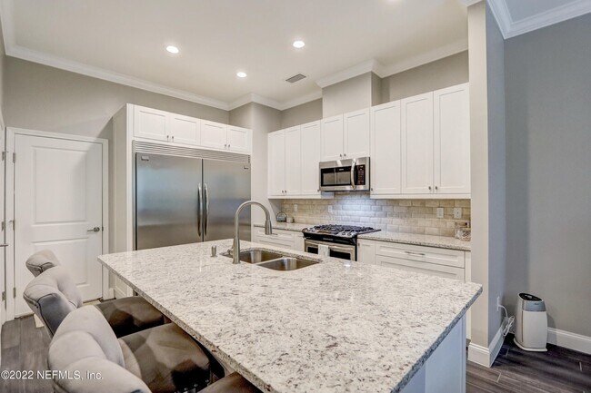 Building Photo - 13311 Santorini Dr