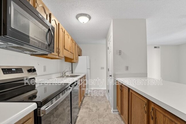 Building Photo - 3701 Cotswold Terrace