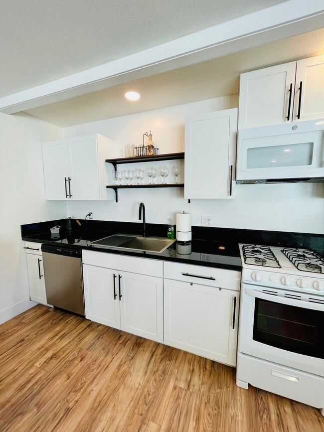 1258 Mistletoe Ln, Redding, CA 96002 Townhome Rentals in Redding CA