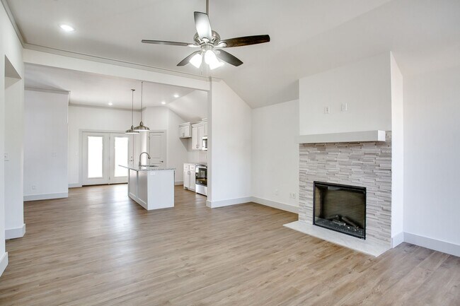 Foto del edificio - 1/2 off First Months Rent. Wonderful 3/2 i...