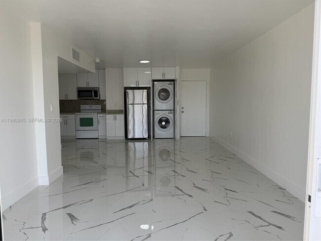 Foto del edificio - 8820 Fontainebleau Blvd