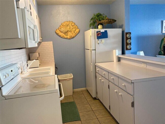 Building Photo - 580 Pleasure Island Blvd