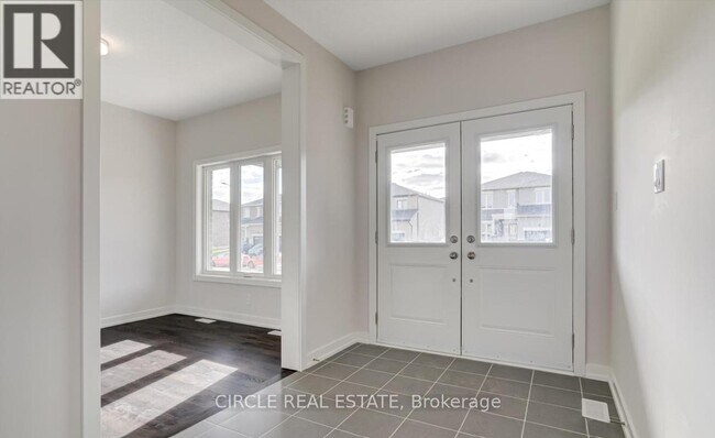 Building Photo - 19 Tulip Cres