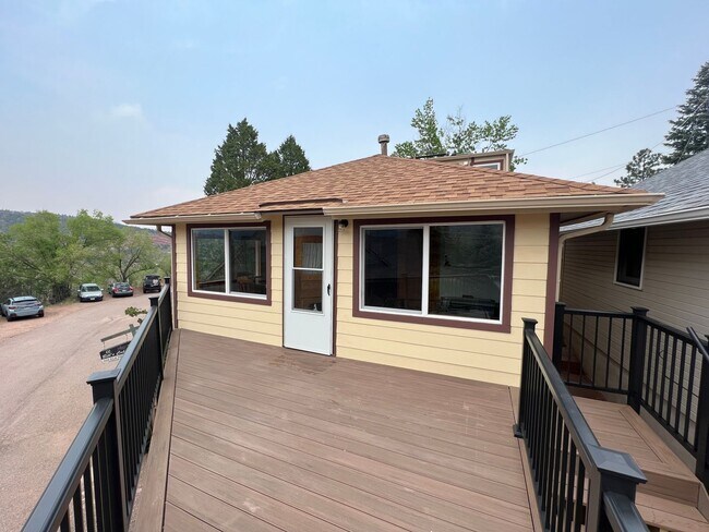 Foto del edificio - Beautiful Manitou Home With Sweeping Mount...