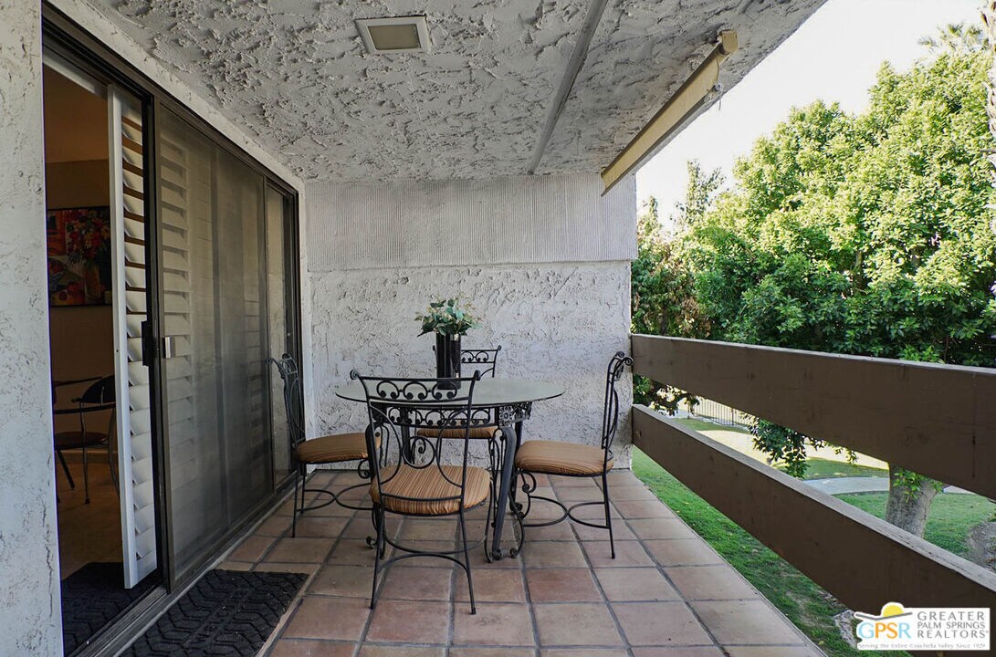 Primary Photo - 5301 E Waverly Dr